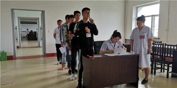 图片 五参检学生视力检查.png