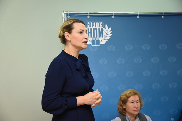 图片 二叶琳娜·苏西梅卡主持.png