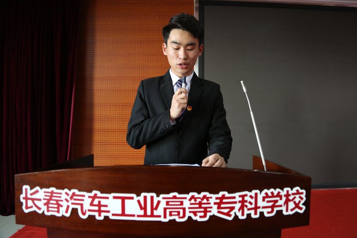 图2.百川公益志愿者协会会长徐广平解读《志愿服务条例》.JPG