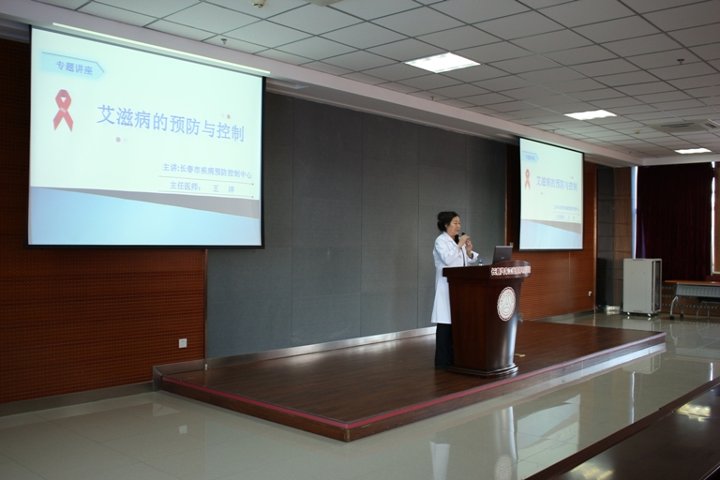 图2,长春疾病控制中心王阳老师精彩讲解艾滋病预防知识.JPG