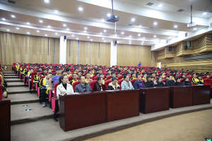 图片 三讲座现场师生认真聆听讲座.png