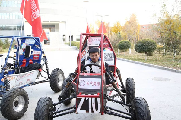 图片 九领跑者赛车队展示巴哈赛车.png