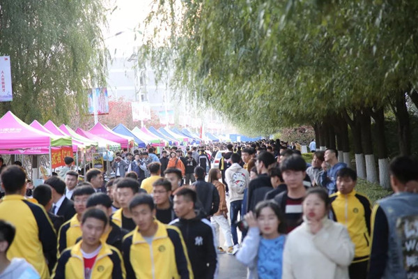 图片 一纳新现场.png