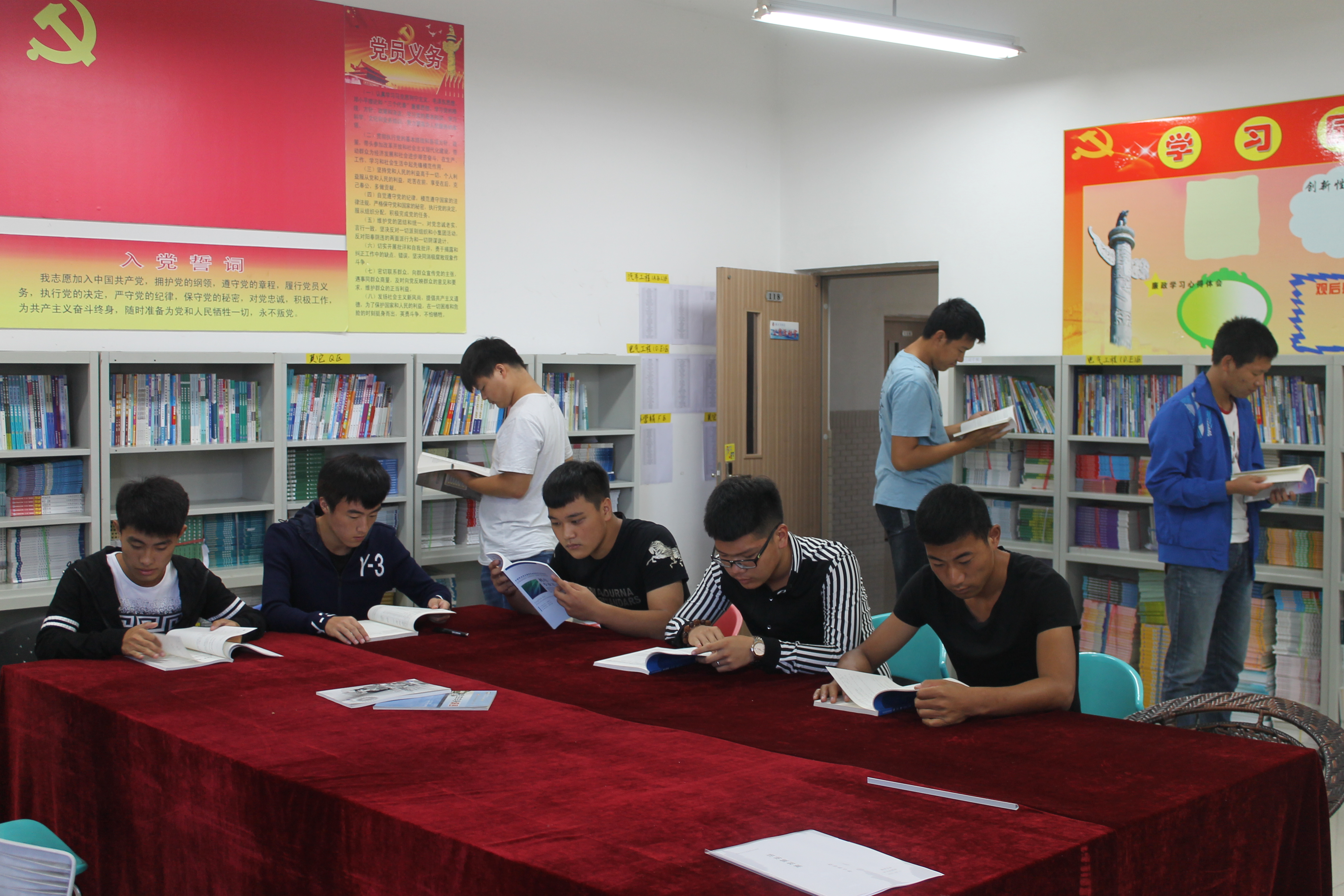 图2 学生阅读.JPG